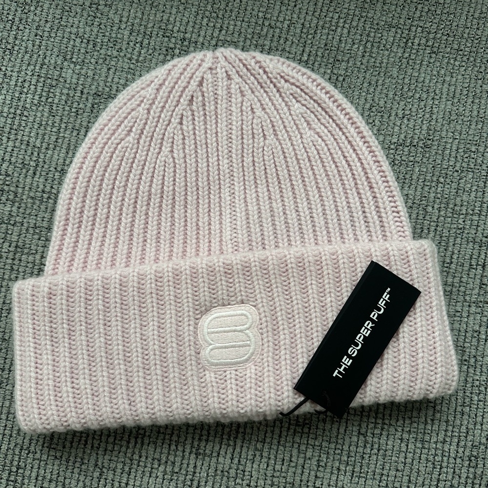 aritiza super puff hat never worn